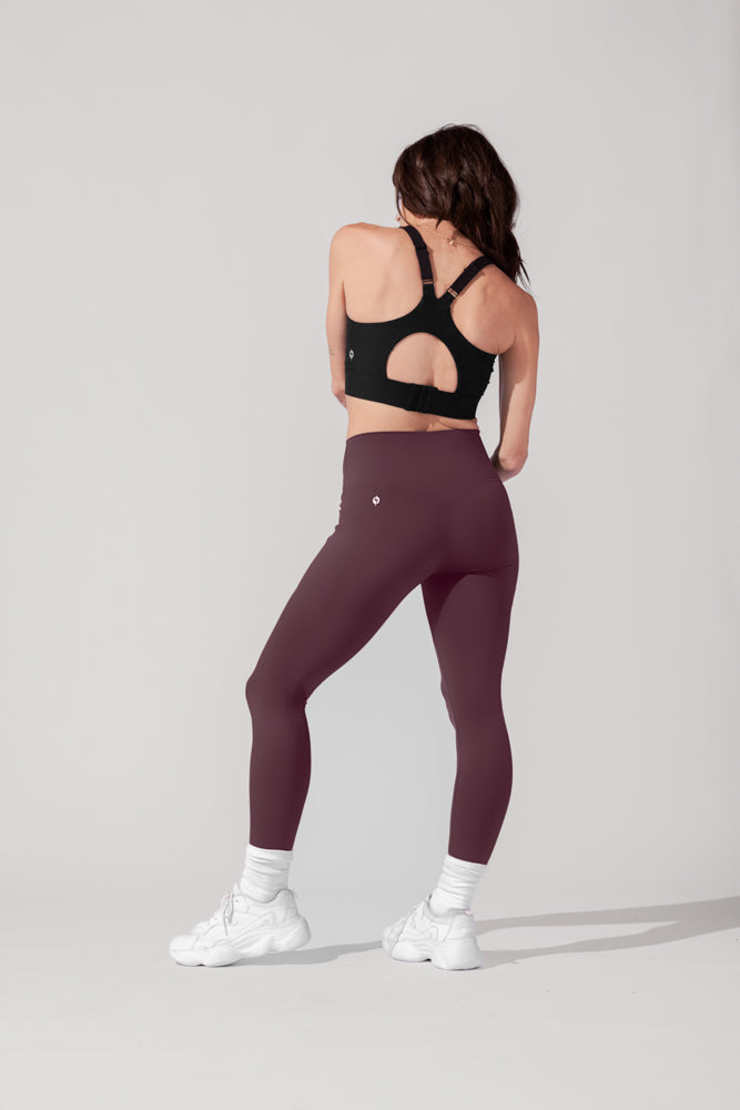 POPFLEX Active - Sowhich one are you?! We can tell a LOT by which  essentials you carry in your legging pocketsand yes, the 40 oz bottle  really DOES fit in your pocket