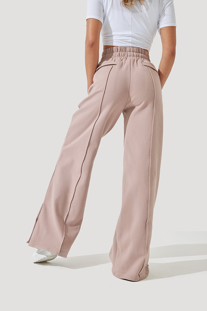 Pleated Trousers: My Secret To Effortless Outfits - The Mom Edit